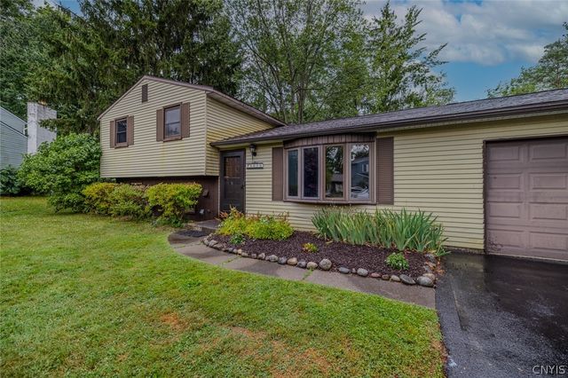 8059 Spruce Hill Drive, Clay, NY 13041