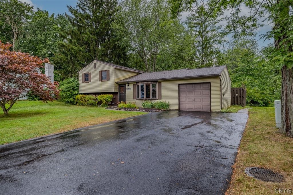 8059 Spruce Hill Drive, Clay, NY 13041