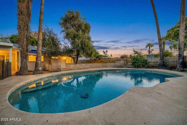 641 W LINGER Lane, Phoenix, AZ 85021