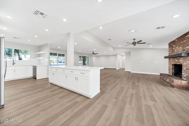 641 W LINGER Lane, Phoenix, AZ 85021