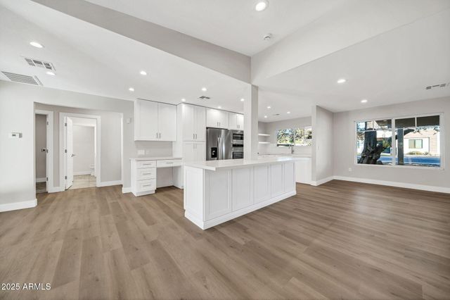 641 W LINGER Lane, Phoenix, AZ 85021