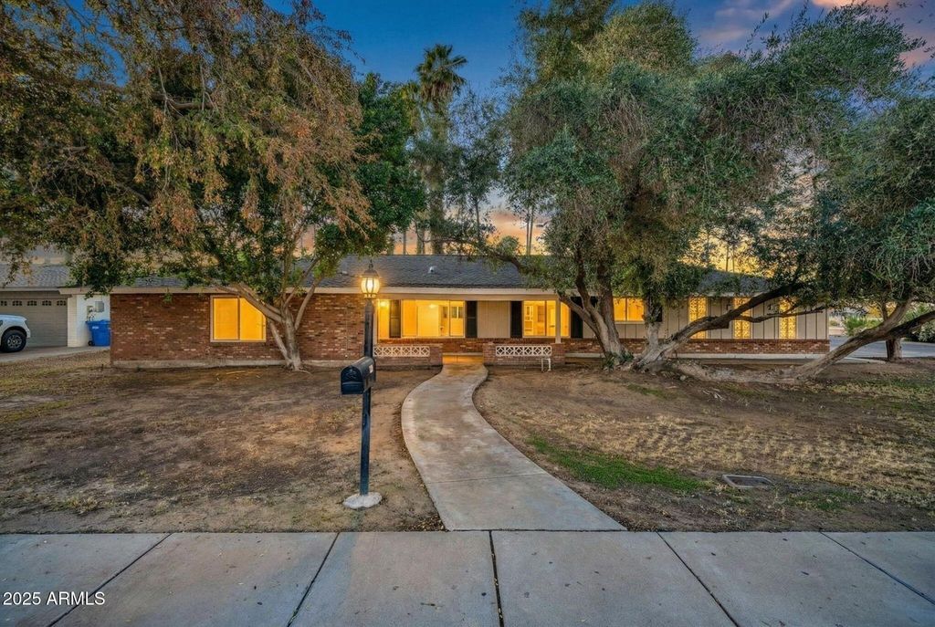 641 W LINGER Lane, Phoenix, AZ 85021