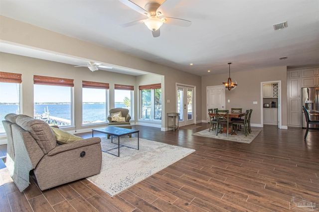 1440 Homeport Dr, Navarre Beach, FL 32566