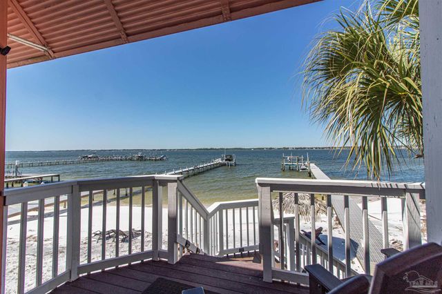 1440 Homeport Dr, Navarre Beach, FL 32566