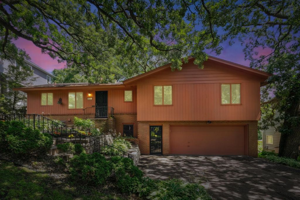 4007 Grimes Avenue S, Edina, MN 55416