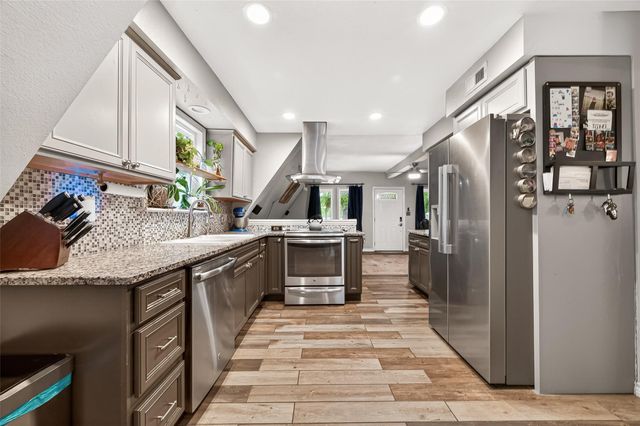 27206 Springwood Drive, Magnolia, TX 77354