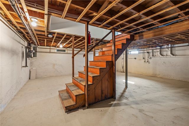 47 Bretton Woods Drive, Cranston, RI 02920