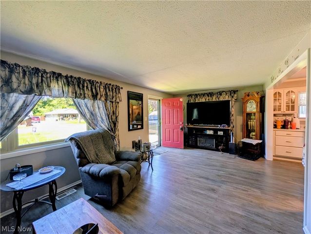 4885 Robinwood Drive, Mentor, OH 44060