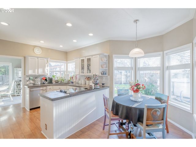 925 Scepter Ct Ne, Salem, OR 97301