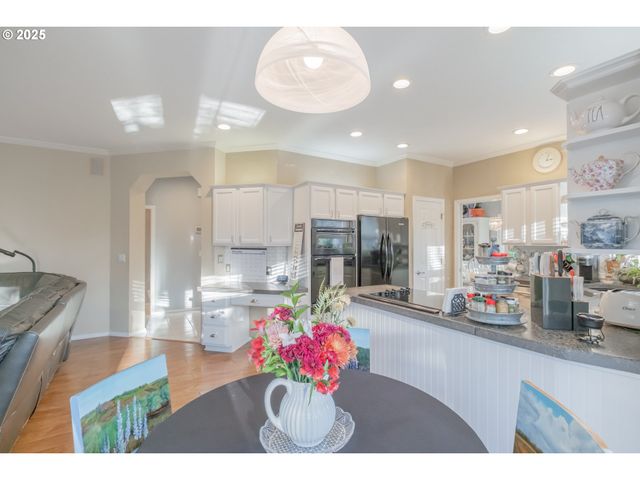 925 Scepter Ct Ne, Salem, OR 97301