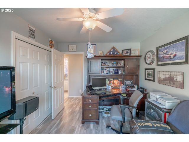 925 Scepter Ct Ne, Salem, OR 97301