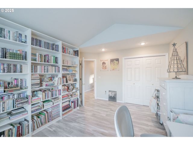 925 Scepter Ct Ne, Salem, OR 97301