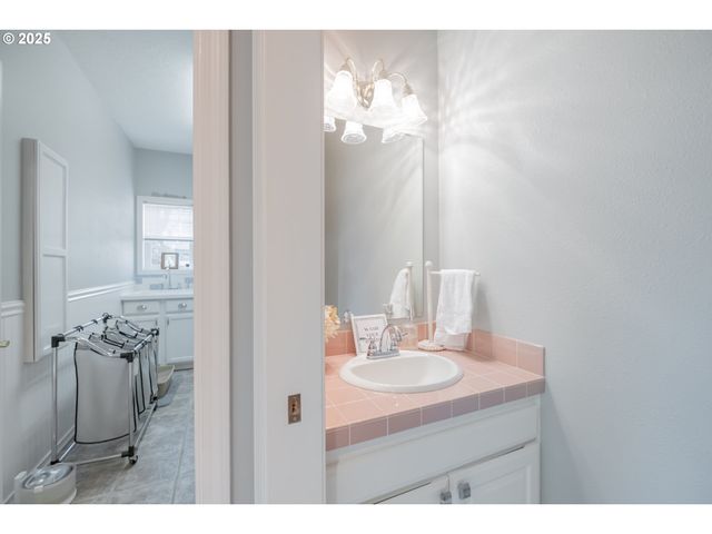 925 Scepter Ct Ne, Salem, OR 97301