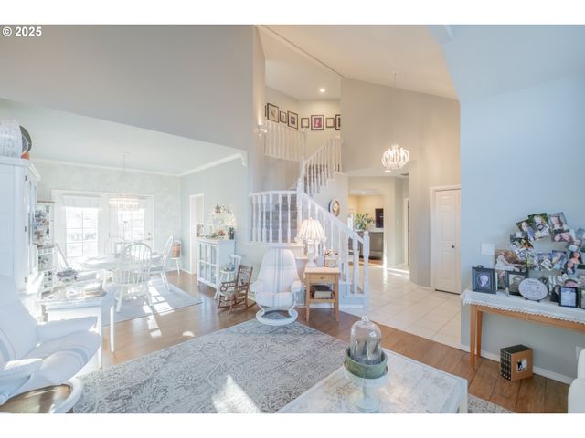 925 Scepter Ct Ne, Salem, OR 97301