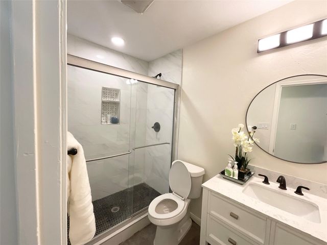 8701 Woodlake Drive, Rowlett, TX 75088