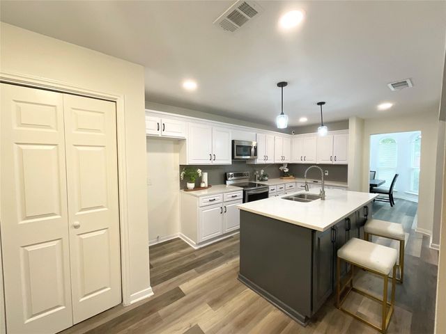 8701 Woodlake Drive, Rowlett, TX 75088