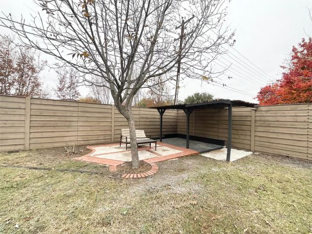 8701 Woodlake Drive, Rowlett, TX 75088