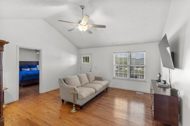 1168 Gardendale Dr, Murfreesboro, TN 37130