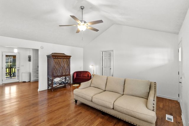 1168 Gardendale Dr, Murfreesboro, TN 37130