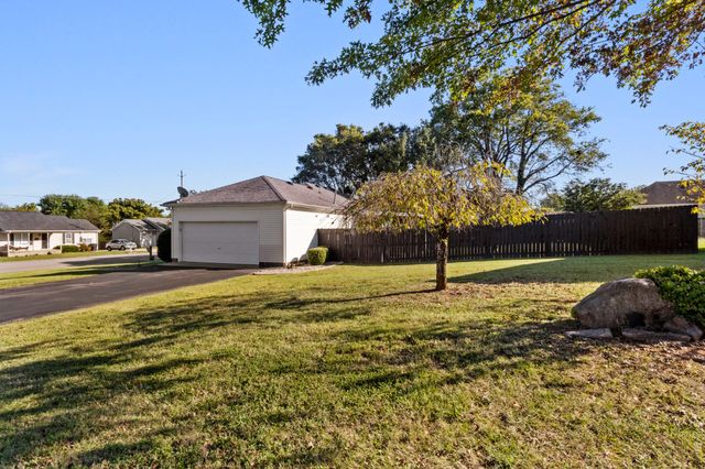 1168 Gardendale Dr, Murfreesboro, TN 37130