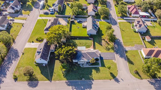 1168 Gardendale Dr, Murfreesboro, TN 37130