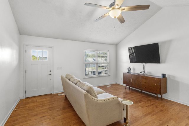 1168 Gardendale Dr, Murfreesboro, TN 37130
