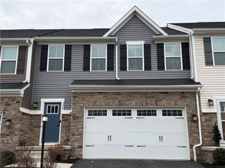 224 Cranesbill Drive, Adams Twp, PA 16046