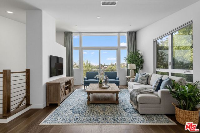 1912 W Liberty Court, Los Angeles, CA 90026