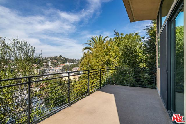 1912 W Liberty Court, Los Angeles, CA 90026