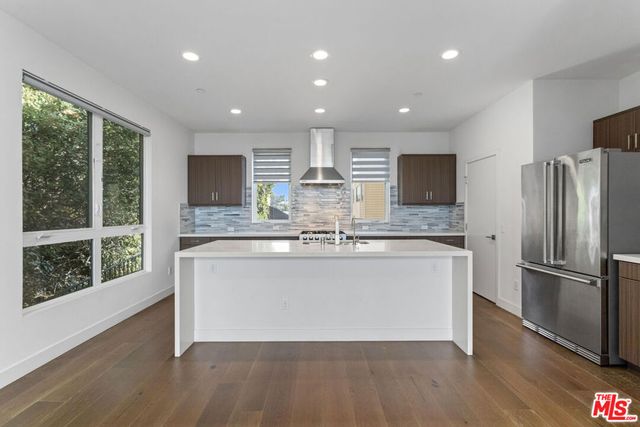 1912 W Liberty Court, Los Angeles, CA 90026