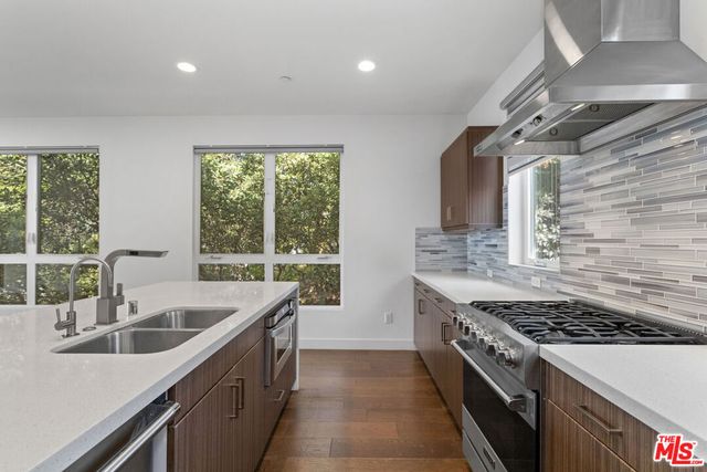 1912 W Liberty Court, Los Angeles, CA 90026