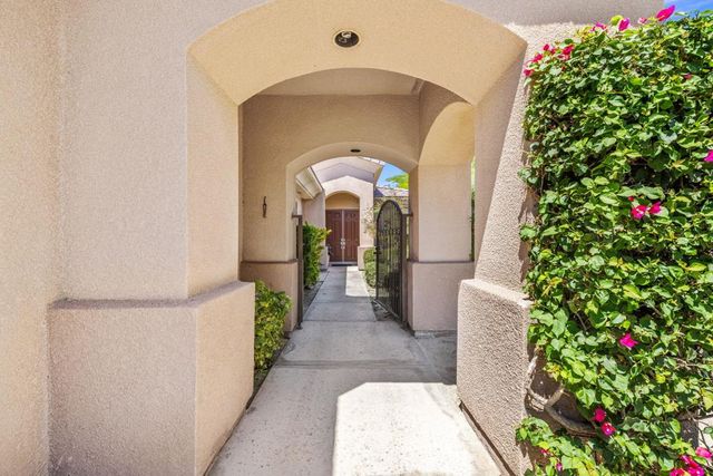 32 Calais Circle, Rancho Mirage, CA 92270