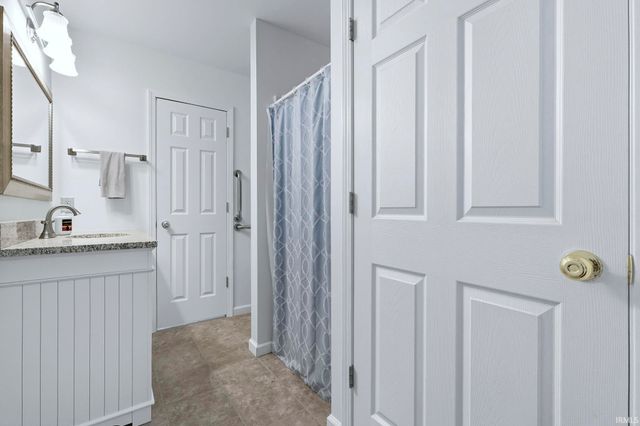 1425 E 700 Road, Wolcottville, IN 46795