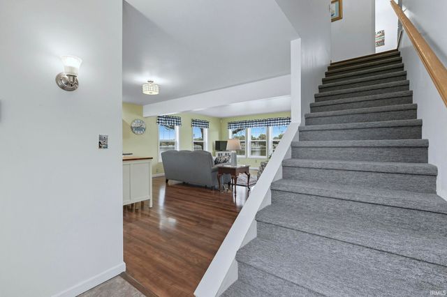 1425 E 700 Road, Wolcottville, IN 46795