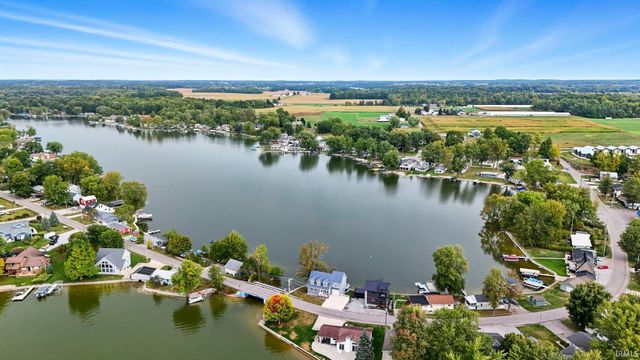 1425 E 700 Road, Wolcottville, IN 46795