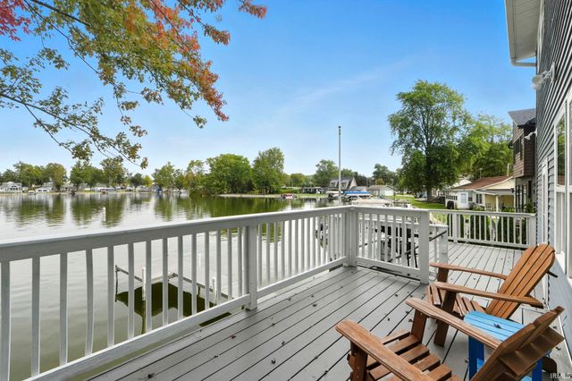 1425 E 700 Road, Wolcottville, IN 46795