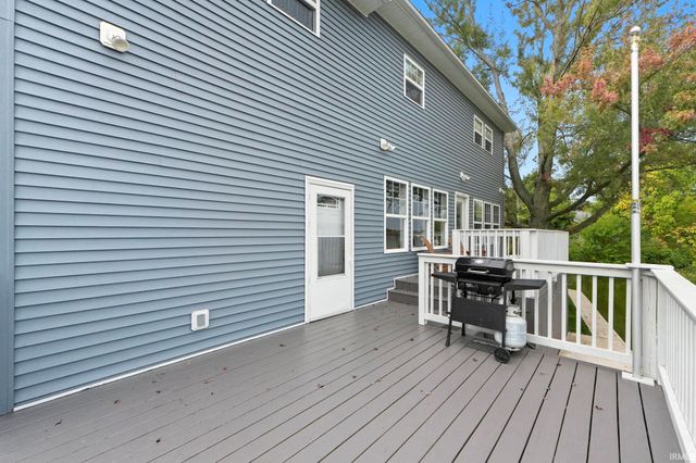 1425 E 700 Road, Wolcottville, IN 46795