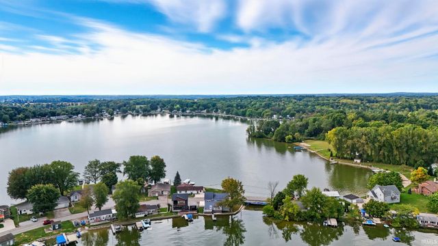 1425 E 700 Road, Wolcottville, IN 46795