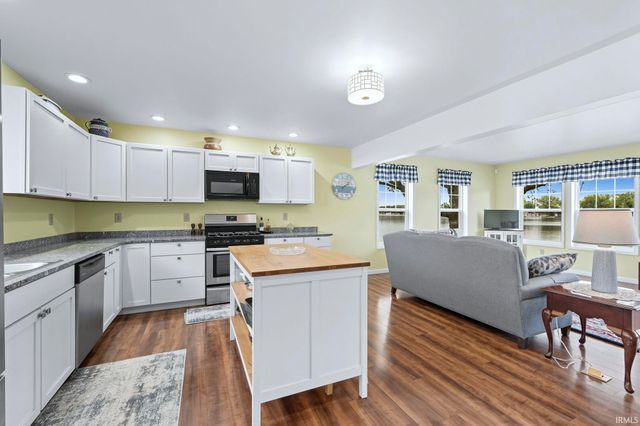 1425 E 700 Road, Wolcottville, IN 46795