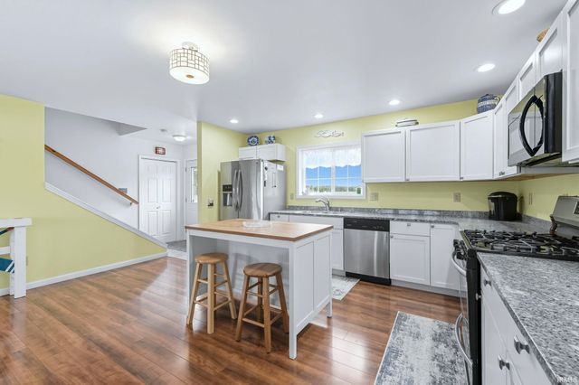 1425 E 700 Road, Wolcottville, IN 46795