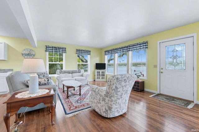 1425 E 700 Road, Wolcottville, IN 46795