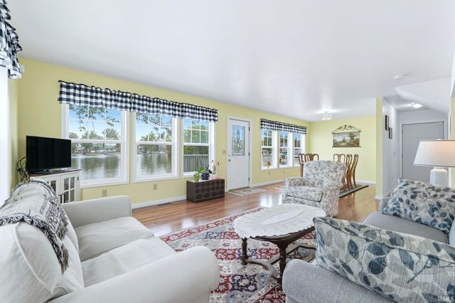 1425 E 700 Road, Wolcottville, IN 46795