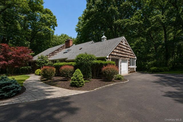 21 Druid Hill Road, Port Jefferson, NY 11777