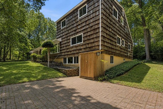 21 Druid Hill Road, Port Jefferson, NY 11777