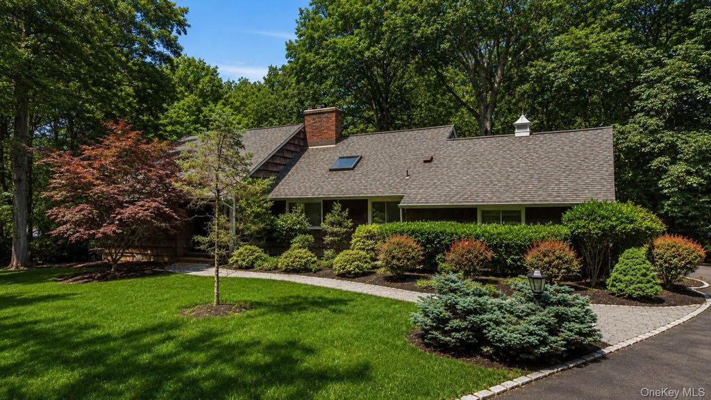21 Druid Hill Road, Port Jefferson, NY 11777