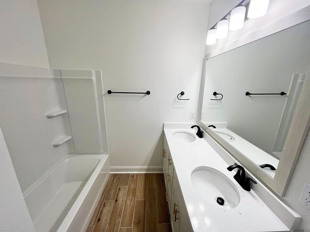 1205 Lakehaven Dr, Gonzales, LA 70737