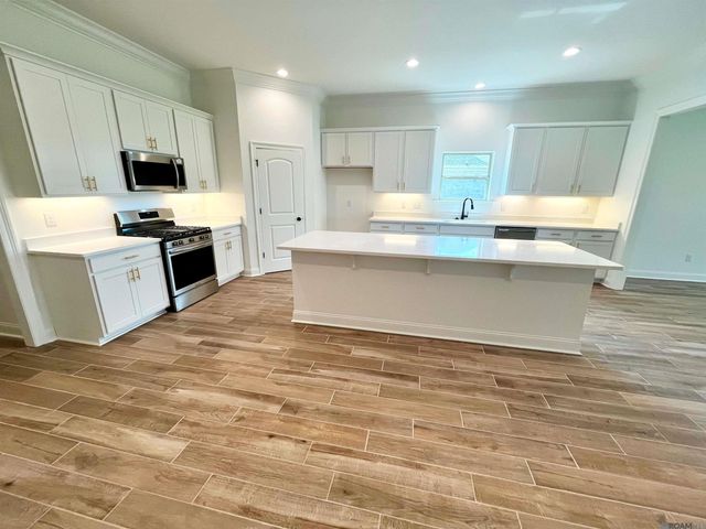 1205 Lakehaven Dr, Gonzales, LA 70737