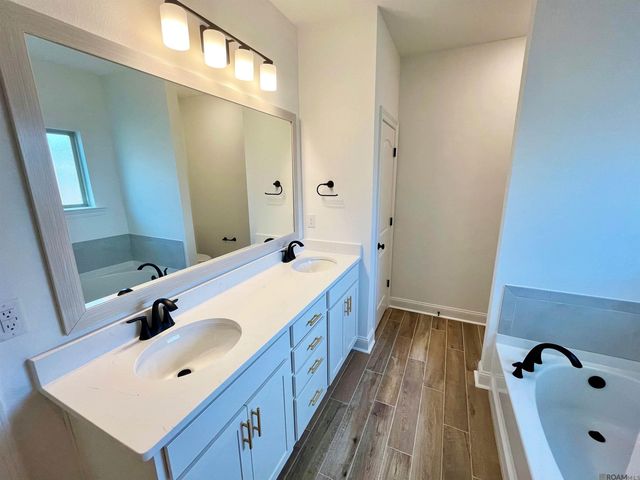 1205 Lakehaven Dr, Gonzales, LA 70737