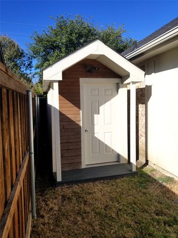 4218 Arbor Creek Drive, Carrollton, TX 75010