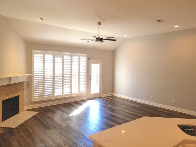 4218 Arbor Creek Drive, Carrollton, TX 75010
